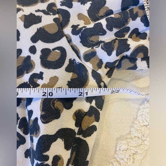 True Religion Leopard Boyfriend Pullover Size Large - Picture 9 of 9